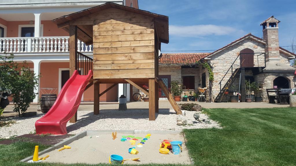 Apartments Sorgo Novigrad  ภายนอก รูปภาพ
